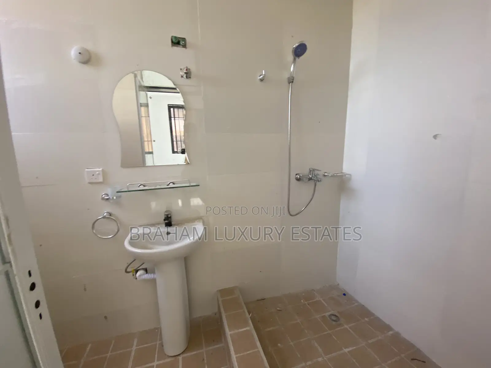 3bdrm Apartment in Braham Luxury, Sakumono for rent