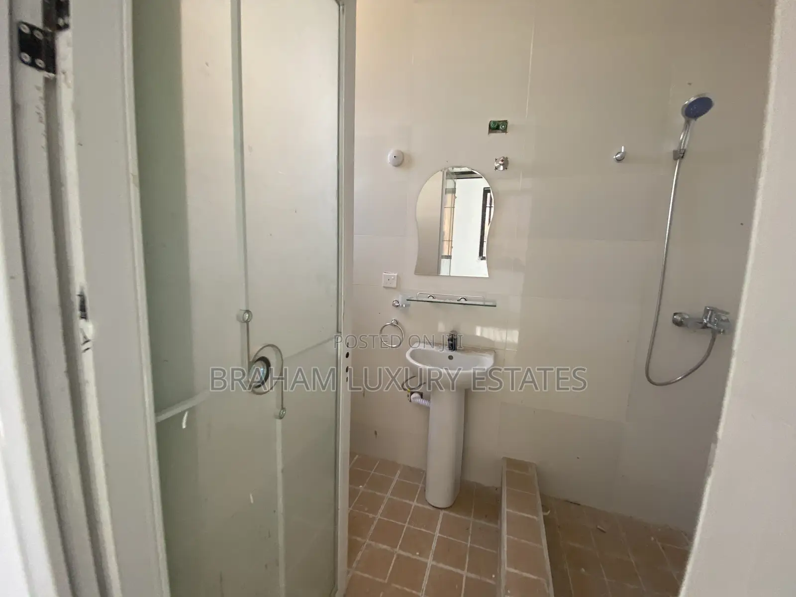 3bdrm Apartment in Braham Luxury, Sakumono for rent