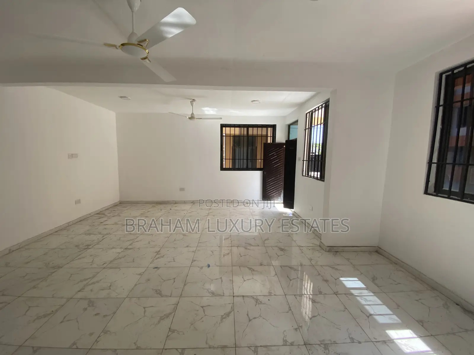 3bdrm Apartment in Braham Luxury, Sakumono for rent