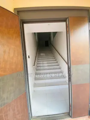 5bdrm House in Dzorwulu for sale