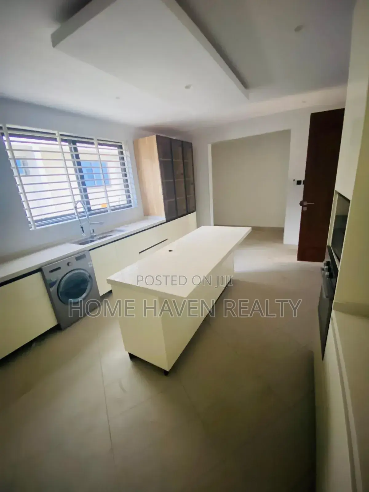 5bdrm House in Dzorwulu for sale