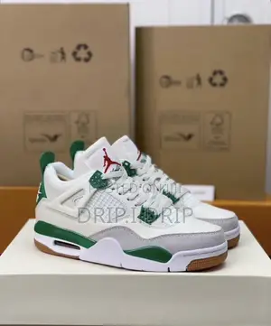 Jordan 4 Sb Dunks . Comes in All Sizes . Comes in Box
