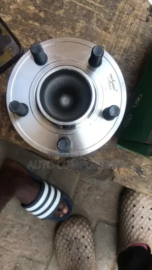 Chrysler 300 2013 Front Hub