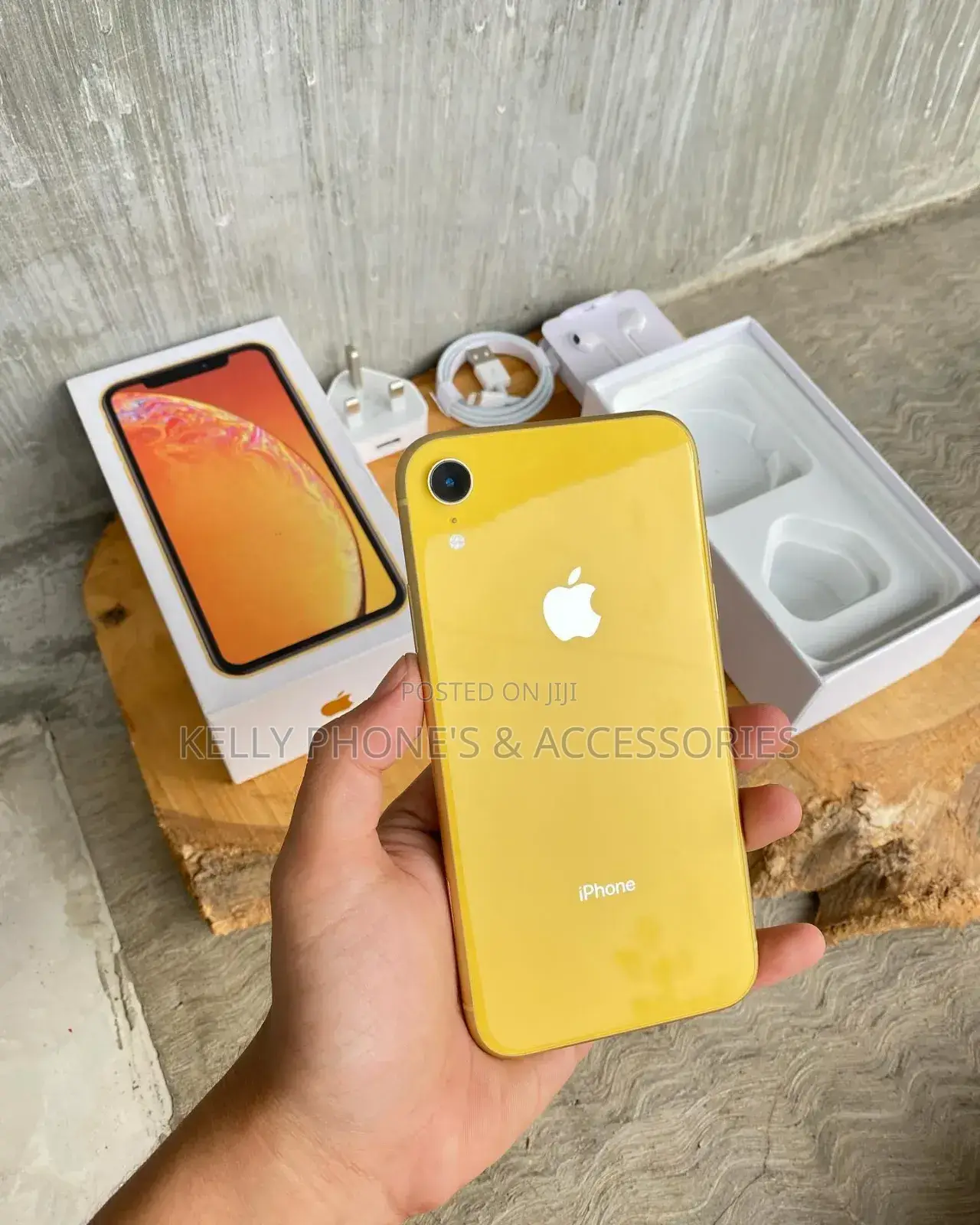 New Apple iPhone XR 128 GB Yellow