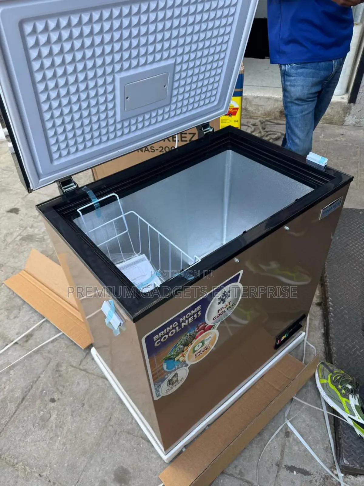 Manual Defrost 150l Gold Colour Nasco Chest Freezer
