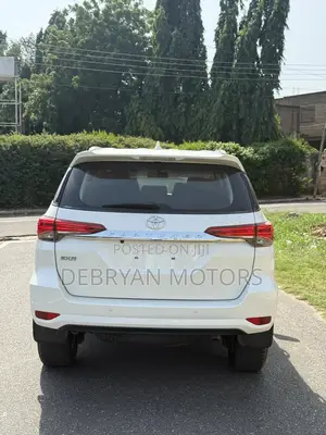 Toyota Fortuner 2.7 AWD 2019 White