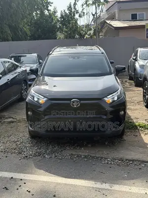 Toyota RAV4 XLE Premium 2022 Black