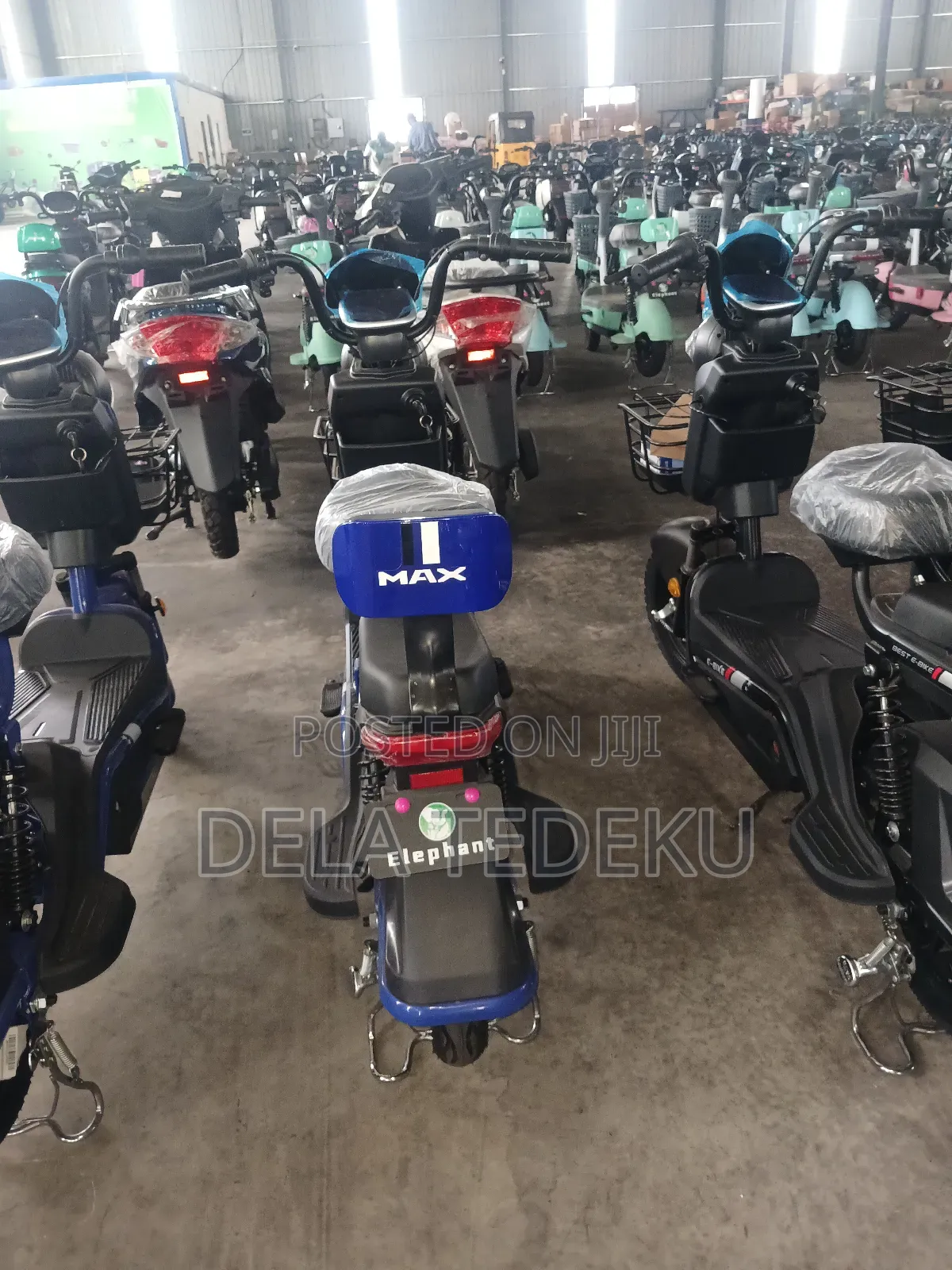 M3-Max Chargeable Lithium Battery E-Bike/at Caprice Bus Stop