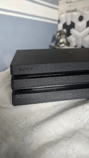 Playstation 4 Pro Jailbreak With 13 Games and Controller