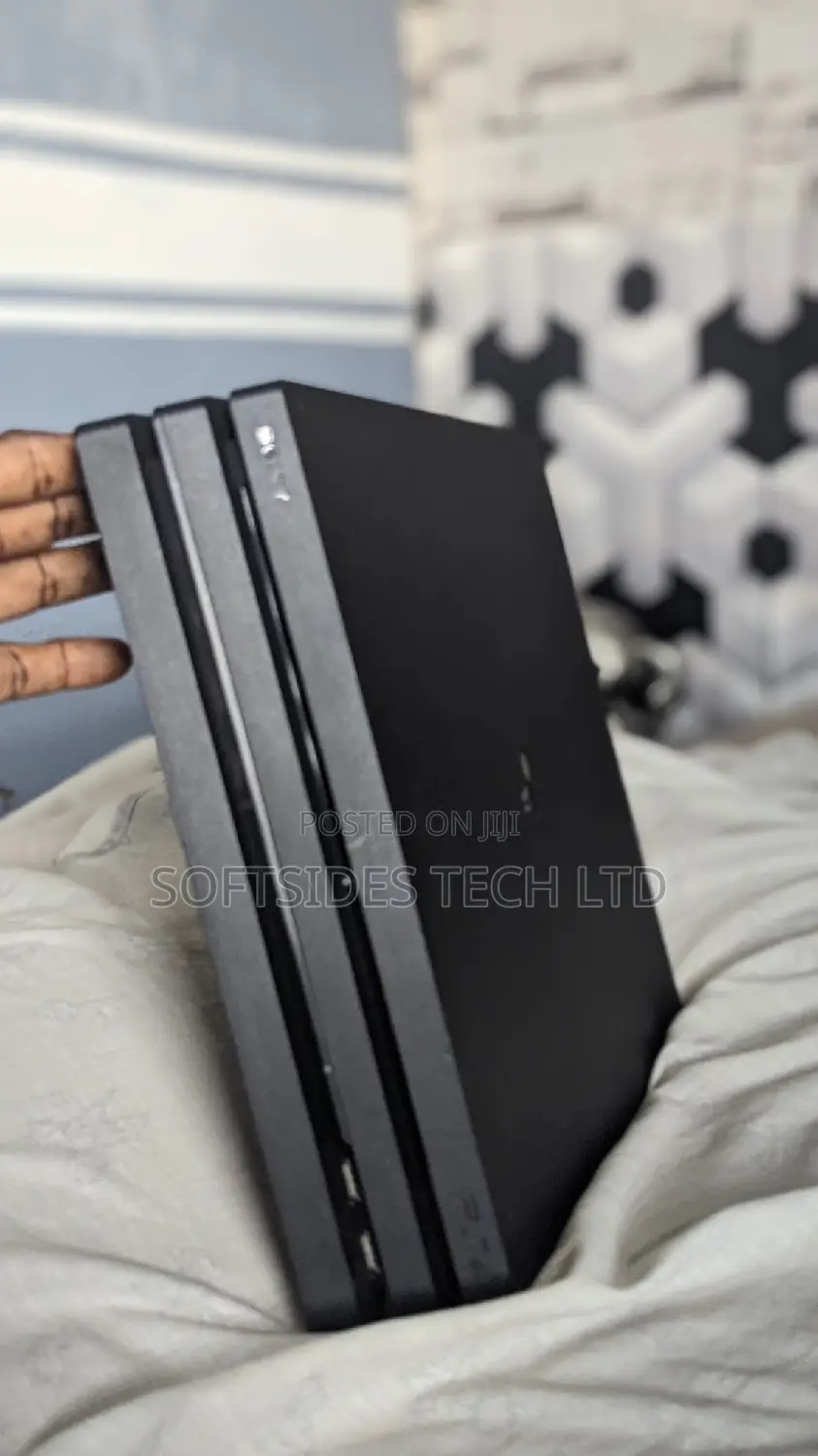 Playstation 4 Pro Jailbreak With 13 Games and Controller