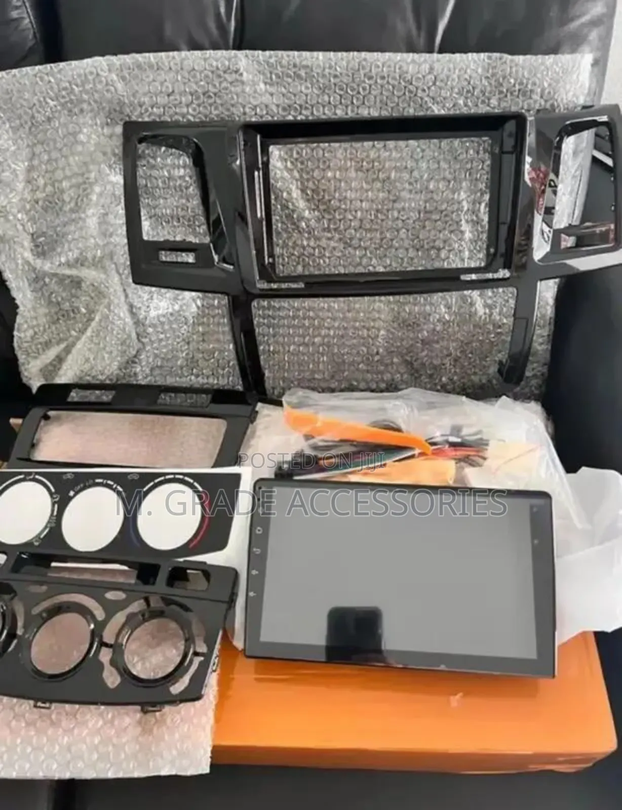 Hilux / Fortuner Android Radio Apple Carplay Reverse Camera