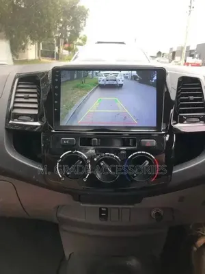 Hilux / Fortuner Android Radio Apple Carplay Reverse Camera