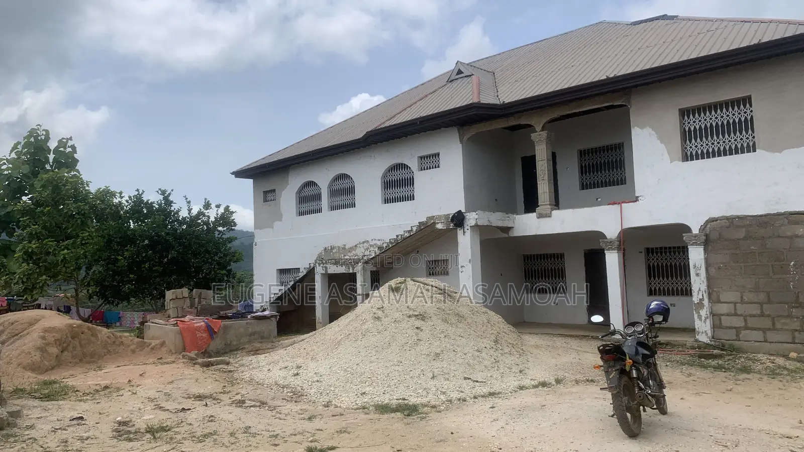 8bdrm Block of Flats in Cullands Ghana, Obuasi Municipal for sale