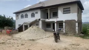 8bdrm Block of Flats in Cullands Ghana, Obuasi Municipal for sale