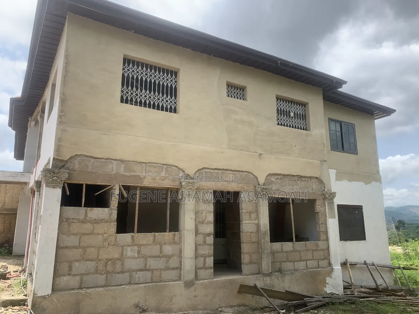 8bdrm Block of Flats in Cullands Ghana, Obuasi Municipal for sale