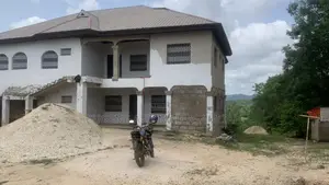 8bdrm Block of Flats in Cullands Ghana, Obuasi Municipal for sale