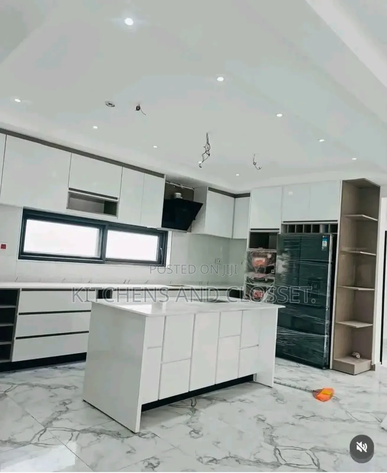 Modern Kitchen Cabinent