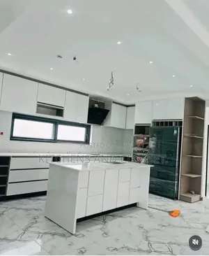 Modern Kitchen Cabinent