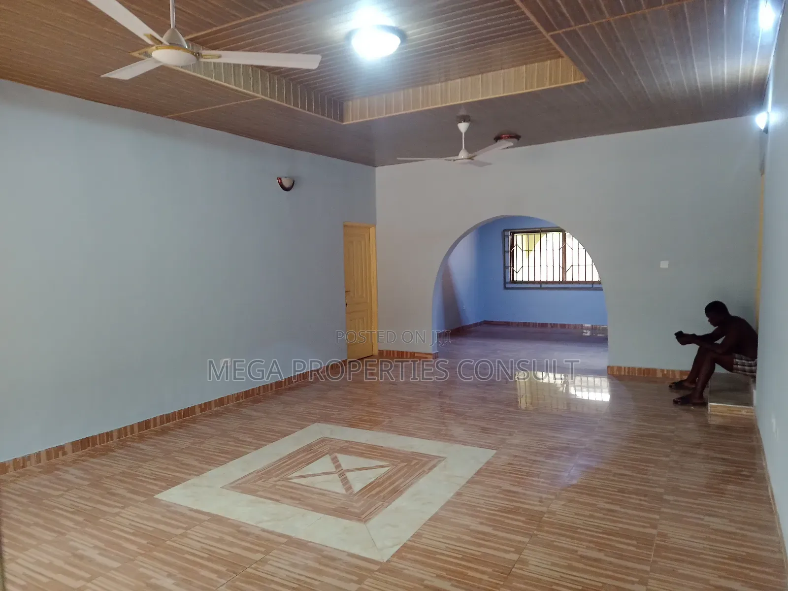 5bdrm House in Awoshie for sale
