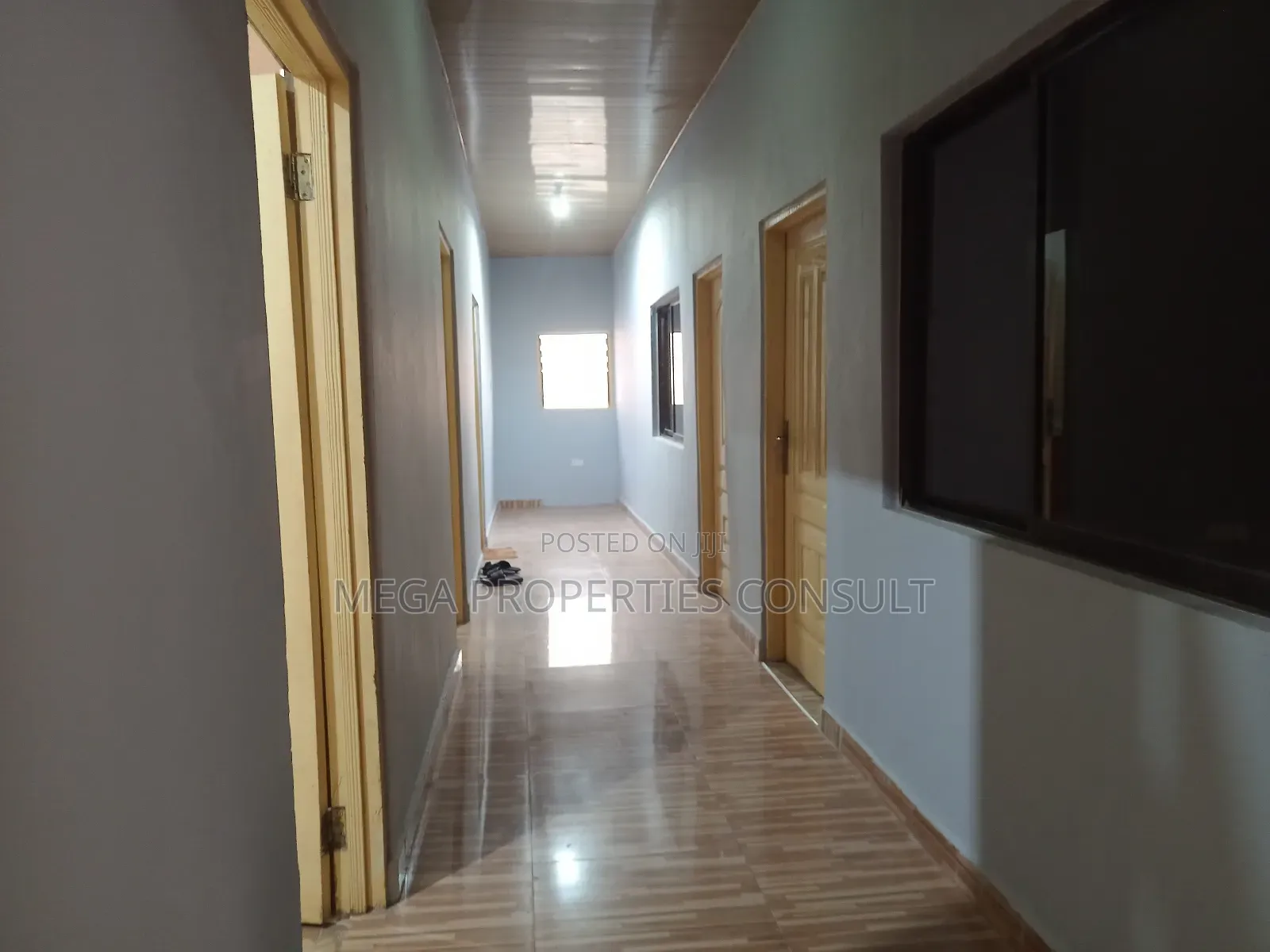 5bdrm House in Awoshie for sale