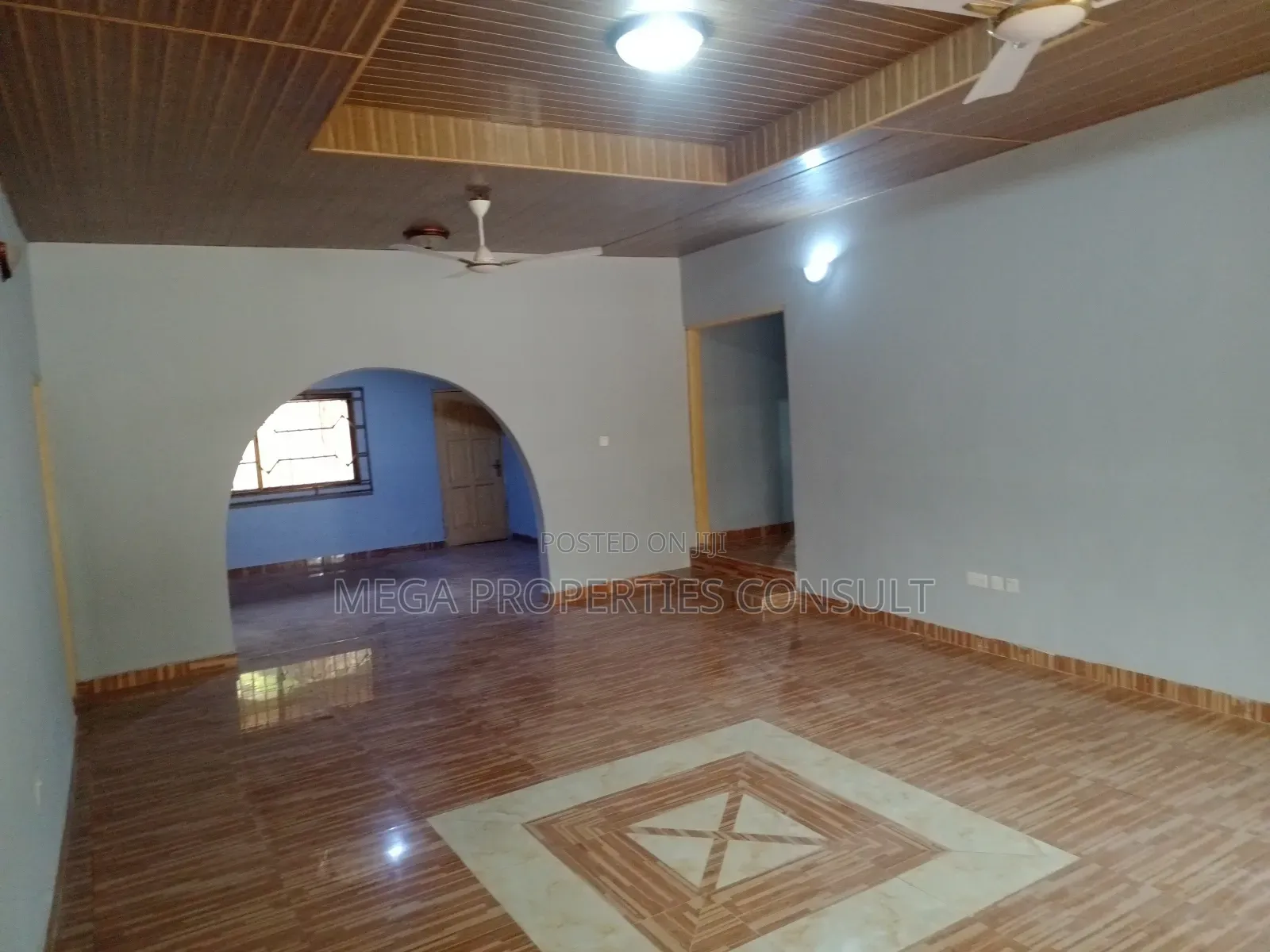 5bdrm House in Awoshie for sale