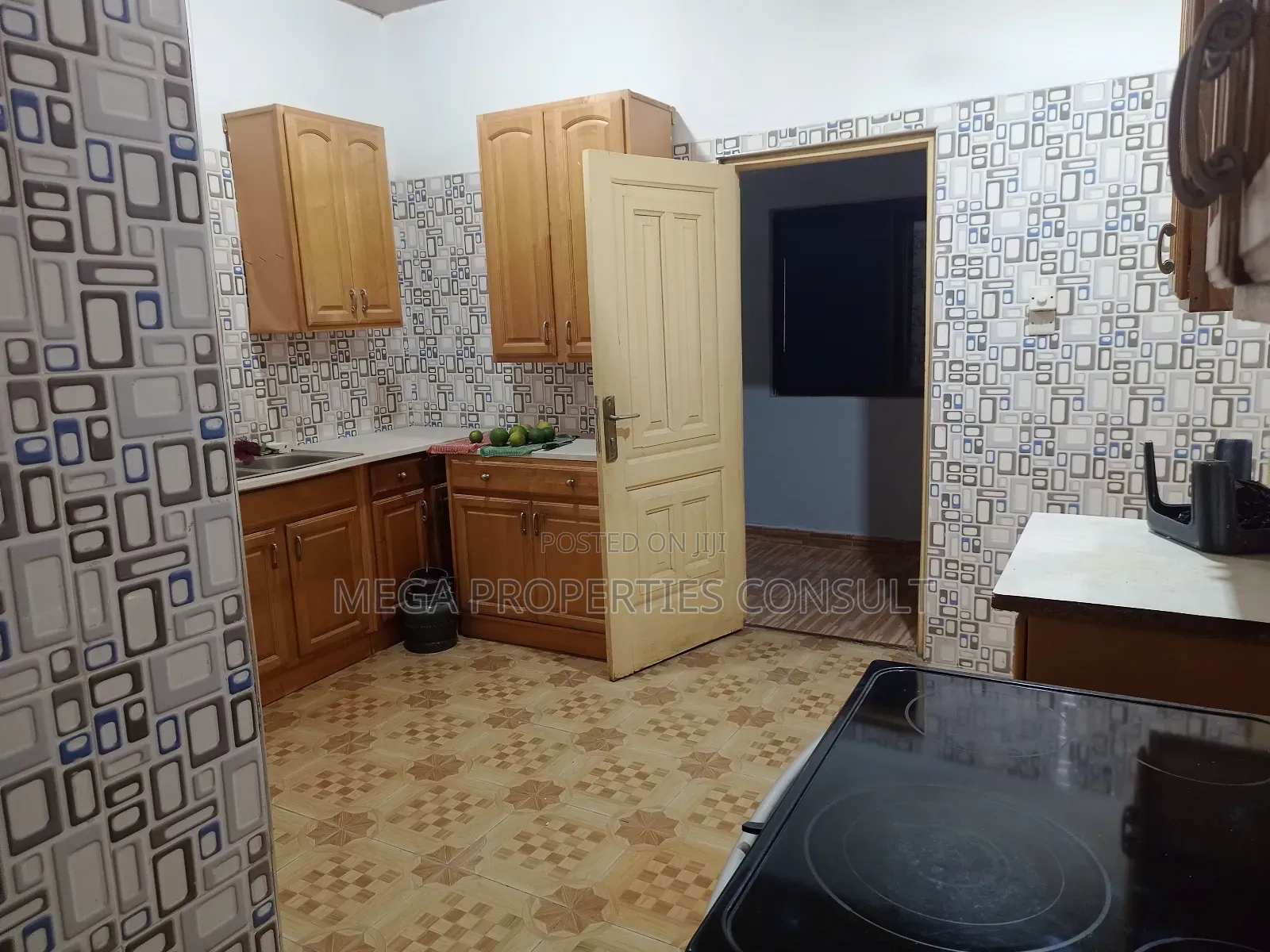 5bdrm House in Awoshie for sale