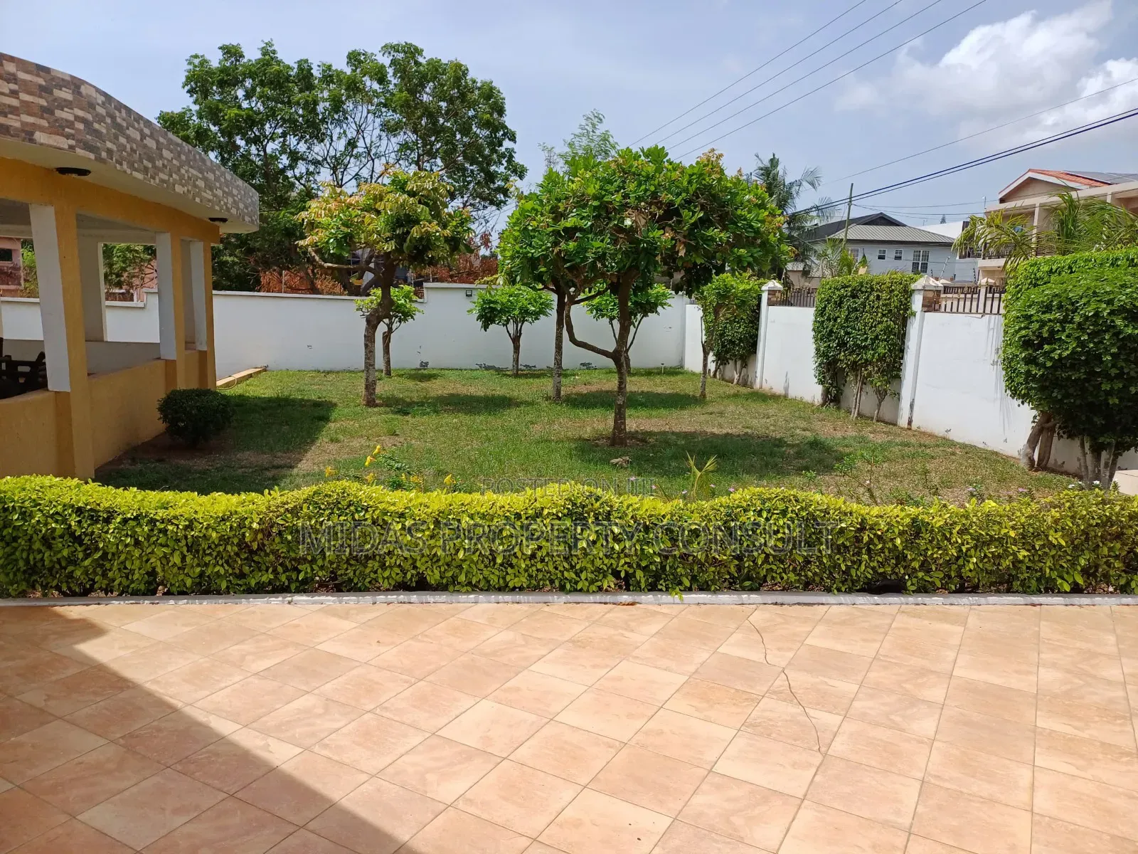 6bdrm House in East Airport Palace, Spintex for sale