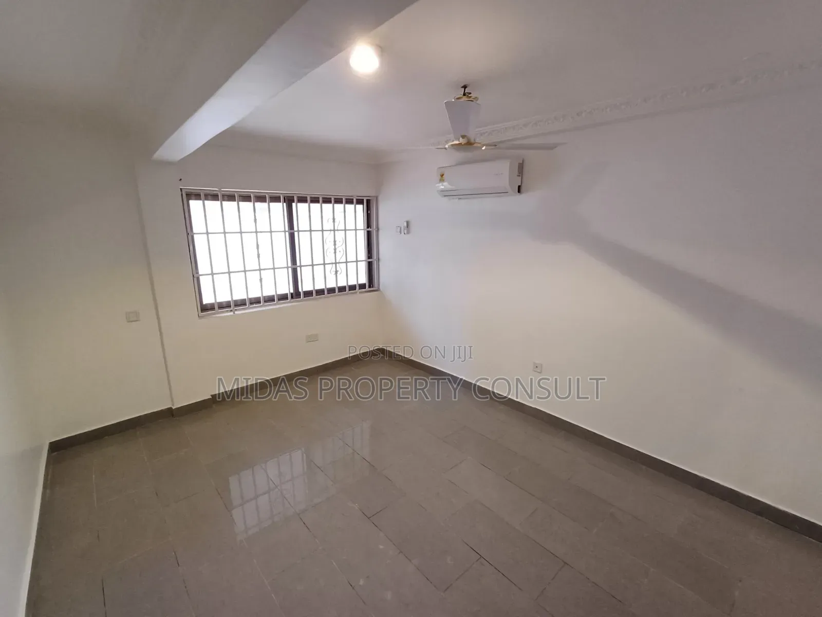 6bdrm House in East Airport Palace, Spintex for sale