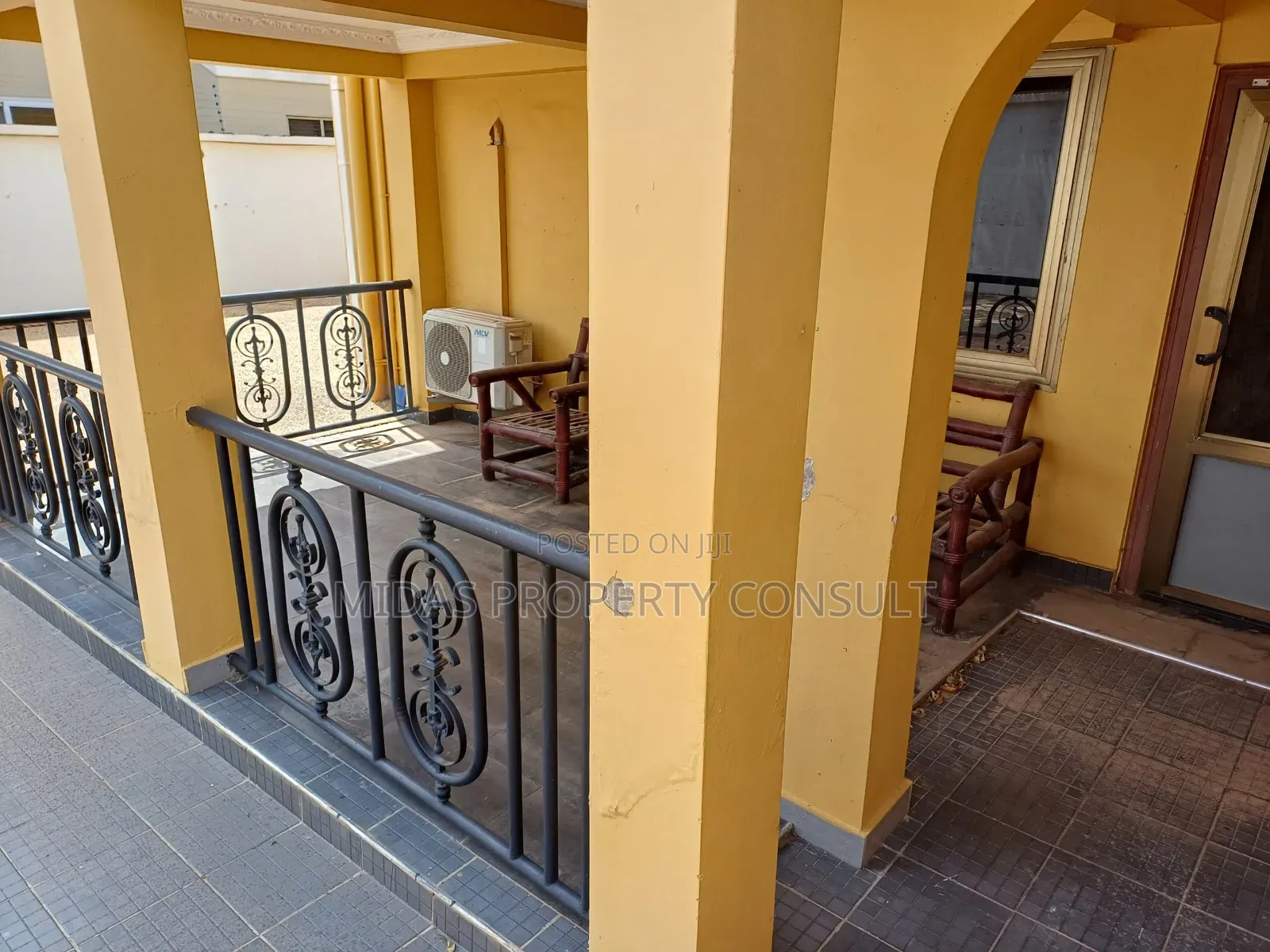 6bdrm House in East Airport Palace, Spintex for sale