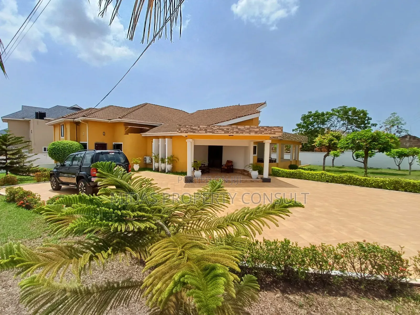 6bdrm House in East Airport Palace, Spintex for sale