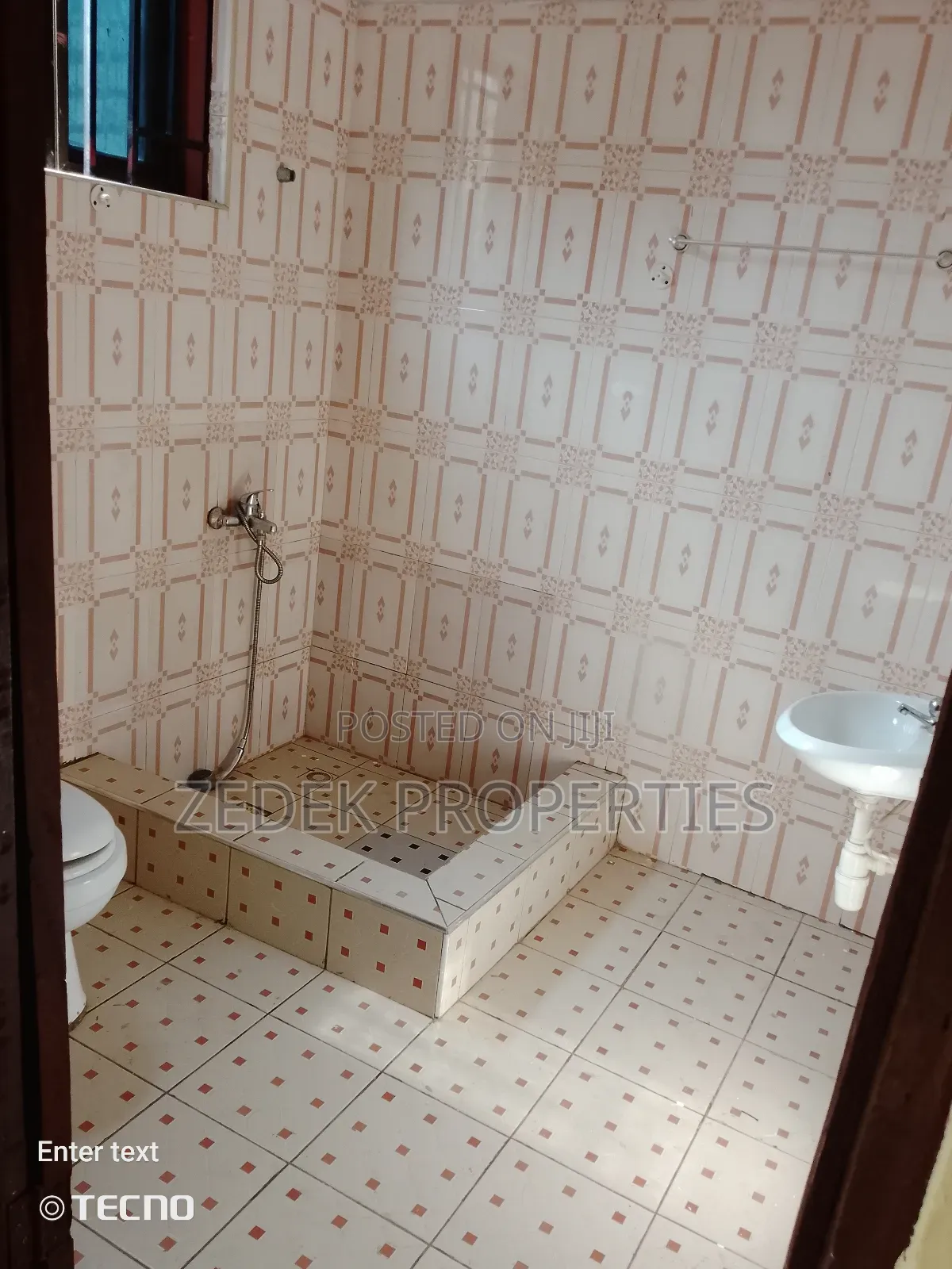 3bdrm Apartment in Zedek Properties, Ashomang Estate for rent