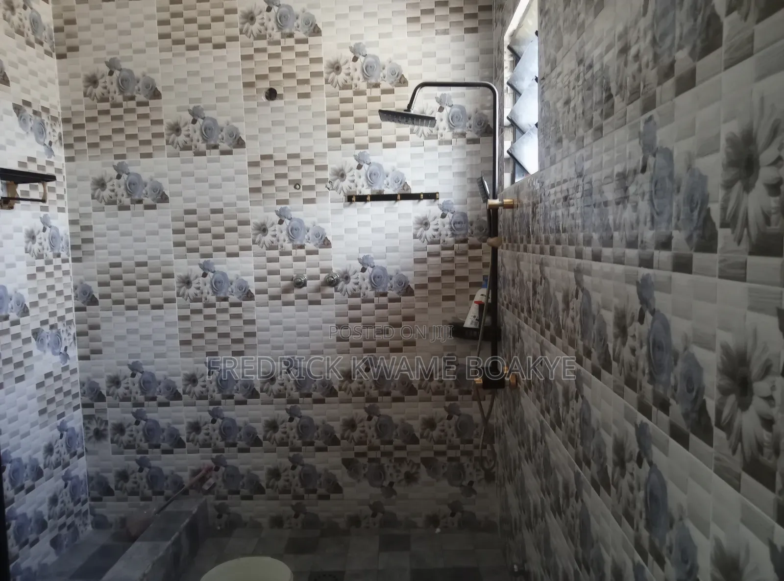 5bdrm House in Brother K Estate, Kumasi Metropolitan for sale