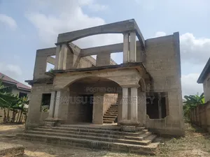 6bdrm House in Santasi Kokobeng, Kumasi Metropolitan for sale