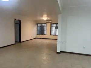 3bdrm House in Bronko, Baatsona Total for rent