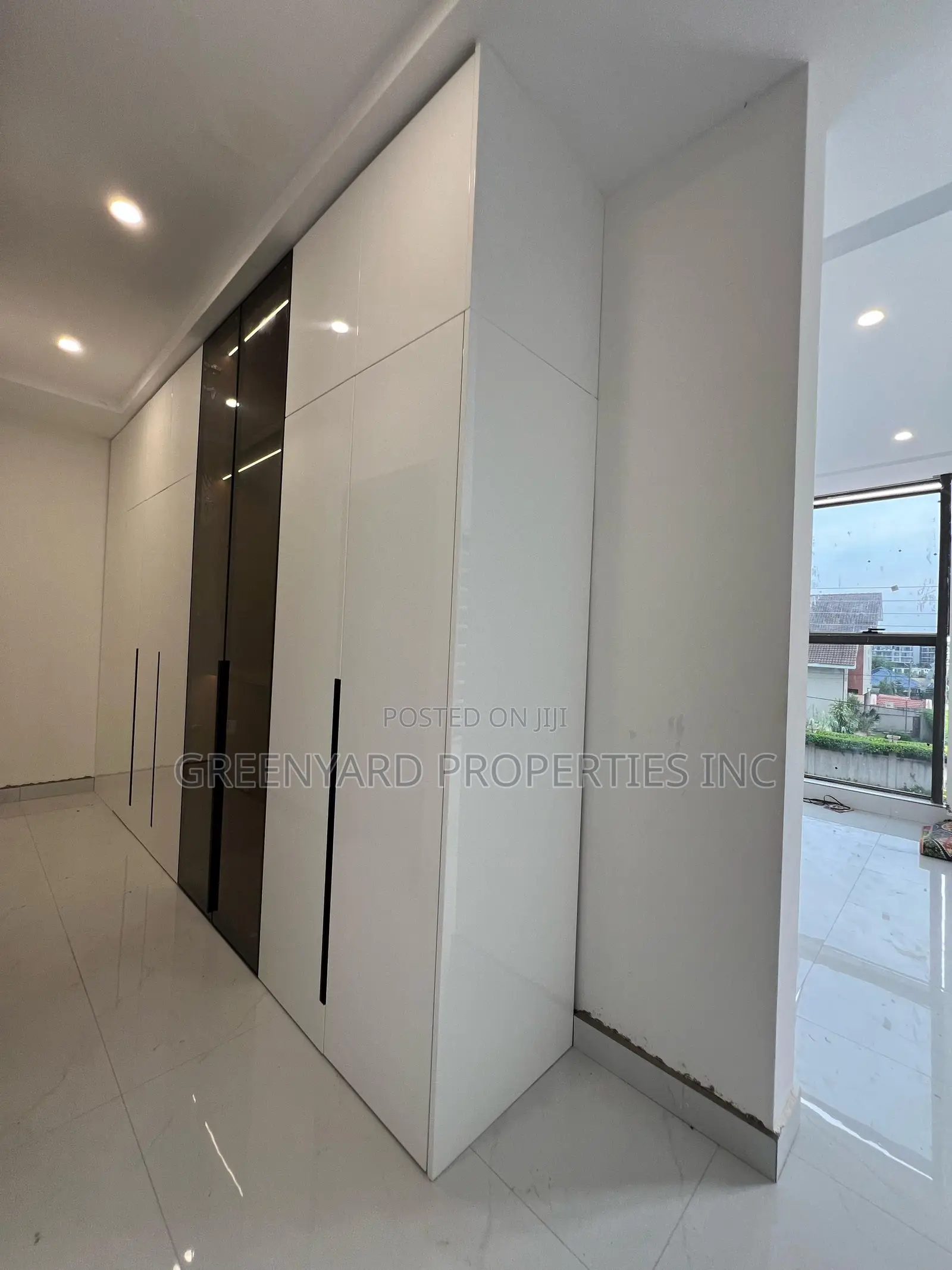 6bdrm Mansion in East Legon for sale