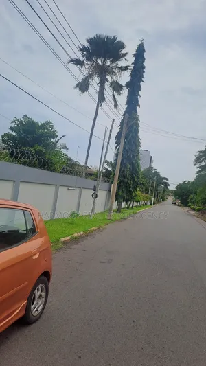 10bdrm House in Dzorwulu for rent
