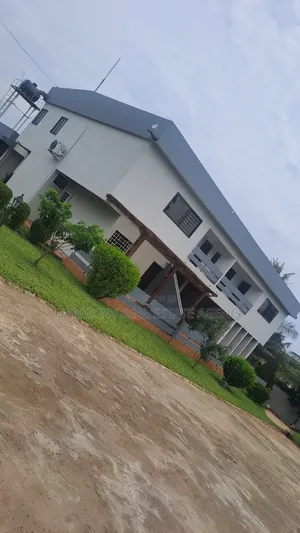 10bdrm House in Dzorwulu for rent