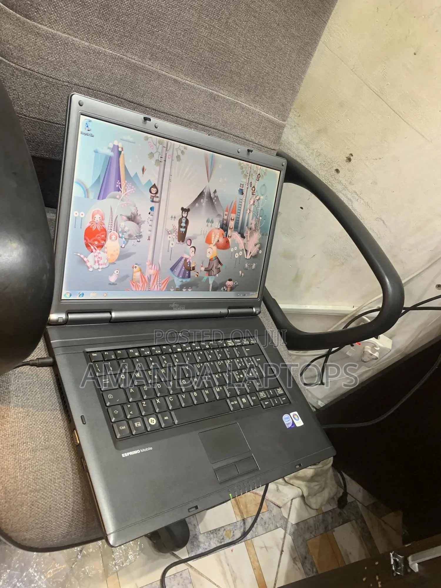 New Laptop Fujitsu Amilo Pi3525 3GB Intel HDD 160GB