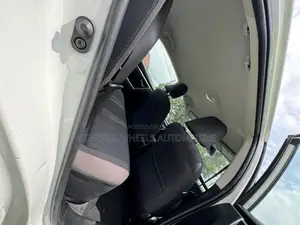 Toyota Corolla LE (1.8L 4cyl 2A) 2018 White