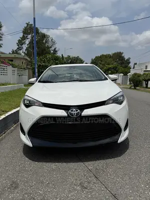 Toyota Corolla LE (1.8L 4cyl 2A) 2018 White