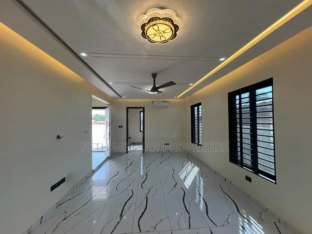 4bdrm House in Skm, Old Ashomang for sale