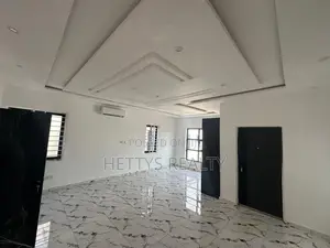 2bdrm House in Lake Side Estate for sale