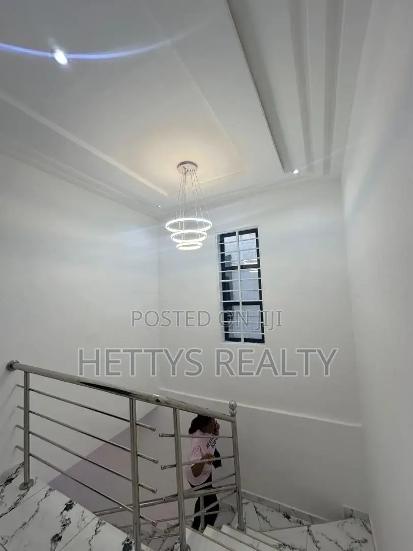2bdrm House in Lake Side Estate for sale