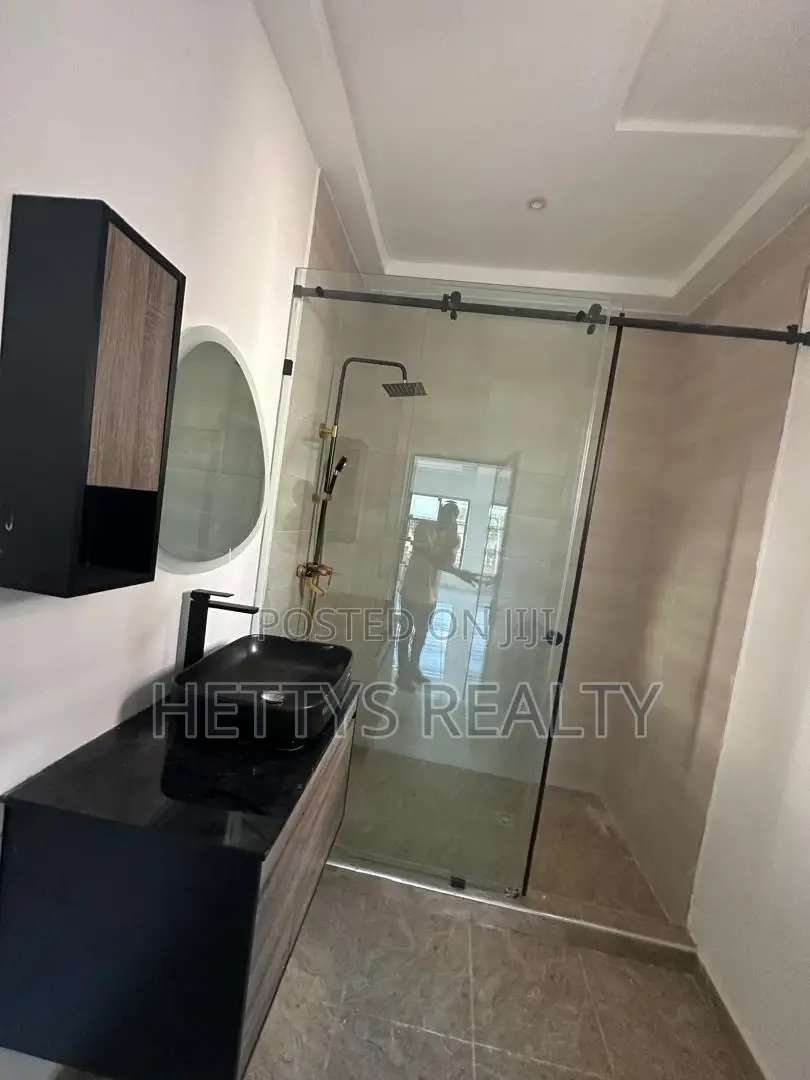 2bdrm House in Lake Side Estate for sale