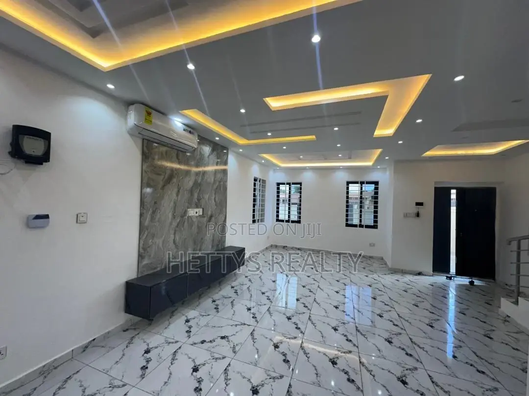 2bdrm House in Lake Side Estate for sale