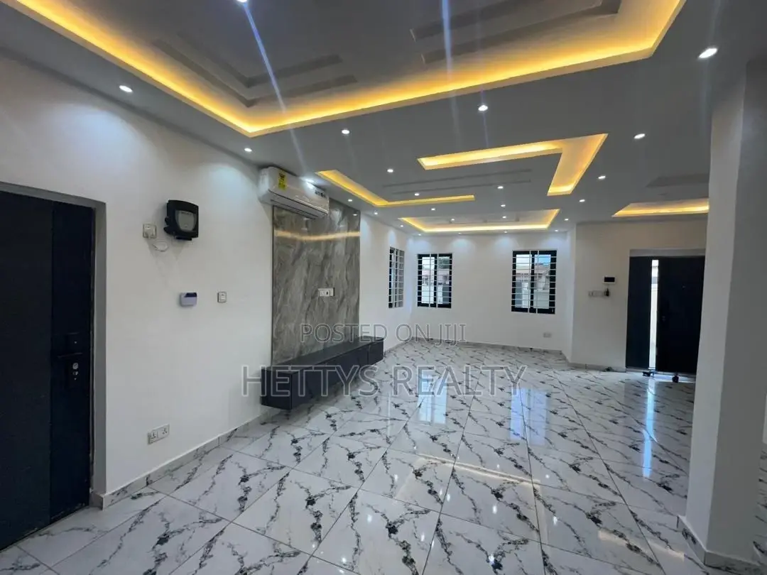 2bdrm House in Lake Side Estate for sale