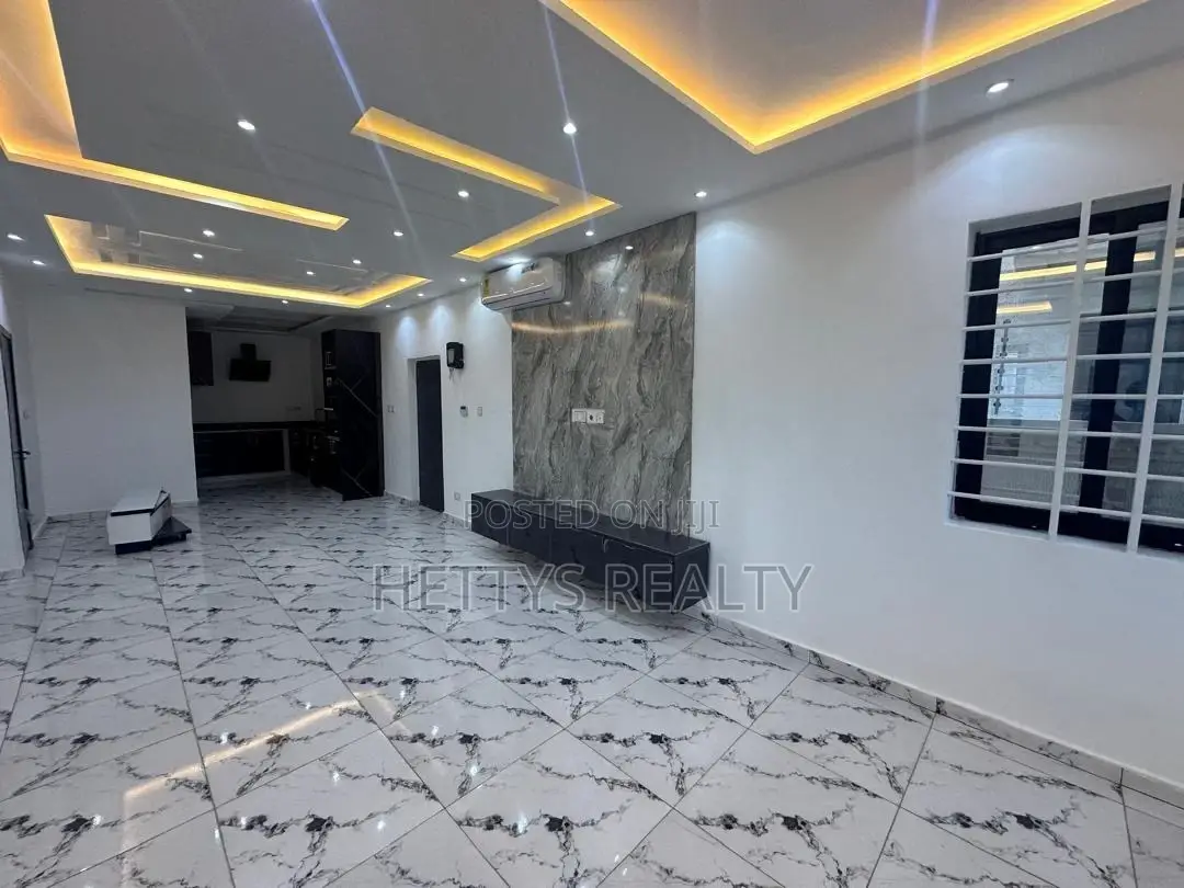 2bdrm House in Lake Side Estate for sale