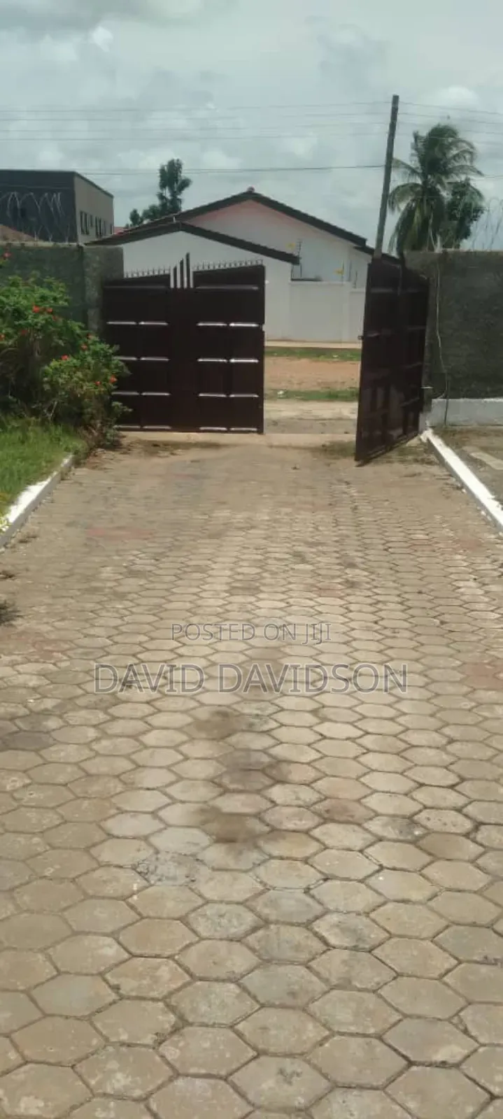 4bdrm Mansion in 4 Bedroom Self, Tema Metropolitan for rent