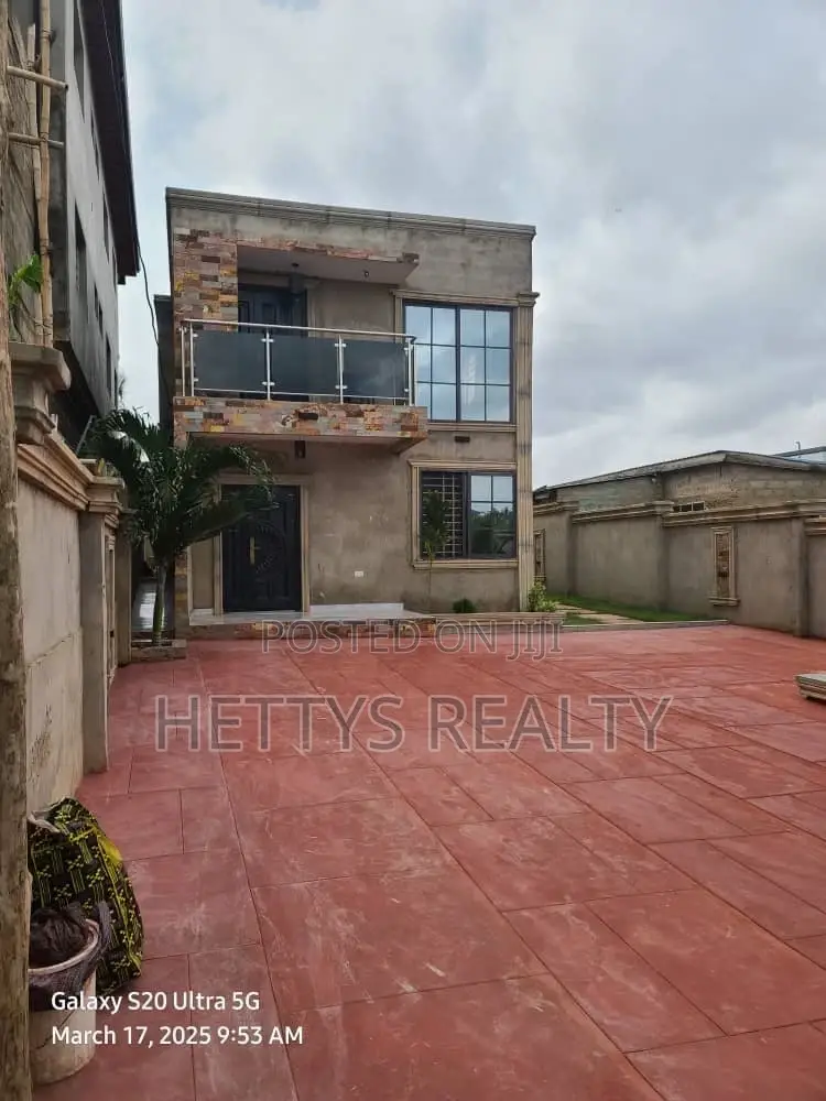 3bdrm House in Pokuase for sale