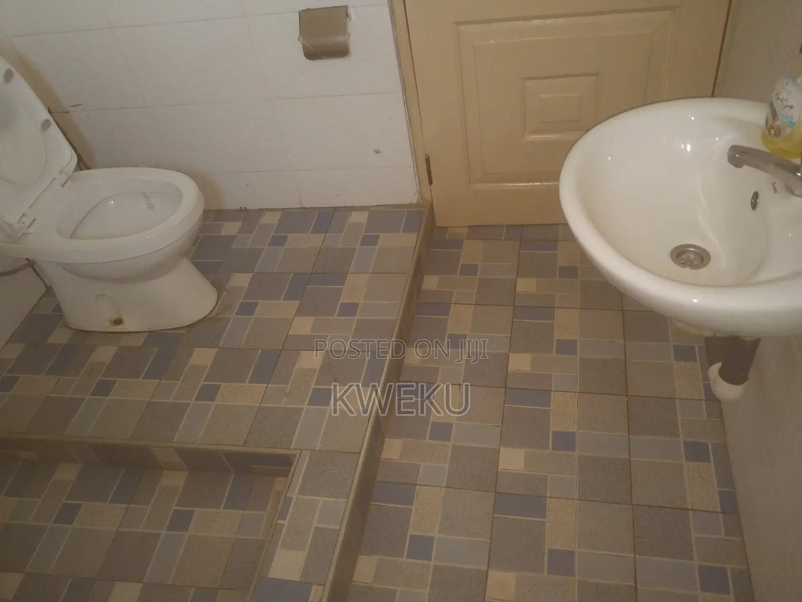 1bdrm Apartment in Estate Agency, Baatsona Total for rent